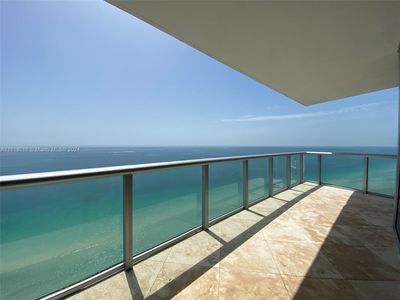 3401 - 17001 Collins Ave, Condo with 4 bedrooms, 4 bathrooms and null parking in Sunny Isles Beach FL | Image 1