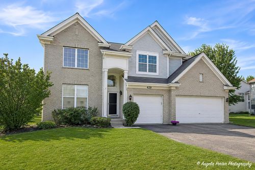 429 W Newbridge Ln, Round Lake, IL, 60073-5699 | Card Image
