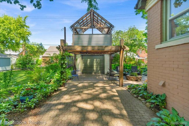 Garage | Image 26
