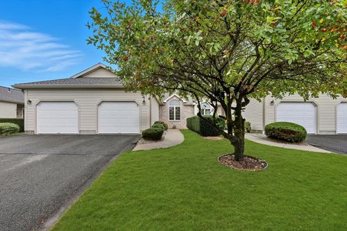 73-73 Pine Grove Dr, South Hadley, MA, 01075-2192 | Card Image