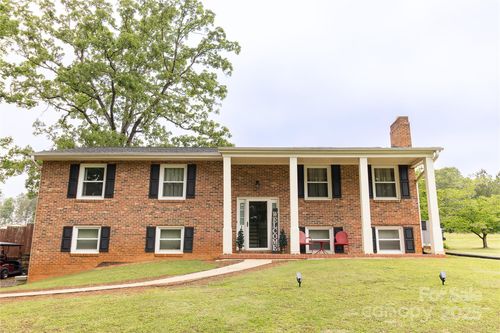 1352 W Cherokee St, Blacksburg, SC, 29702-9245 | Card Image