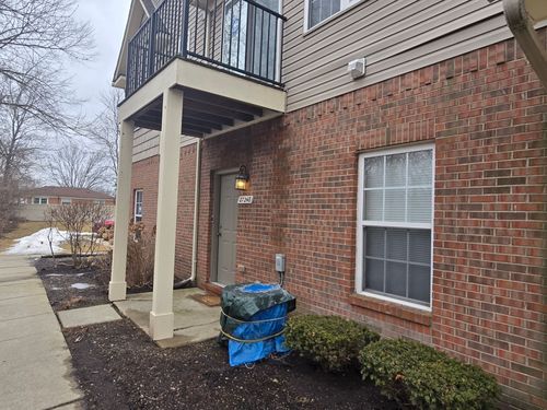 27248 Hidden Oaks Dr, Trenton, MI, 48183-3062 | Card Image