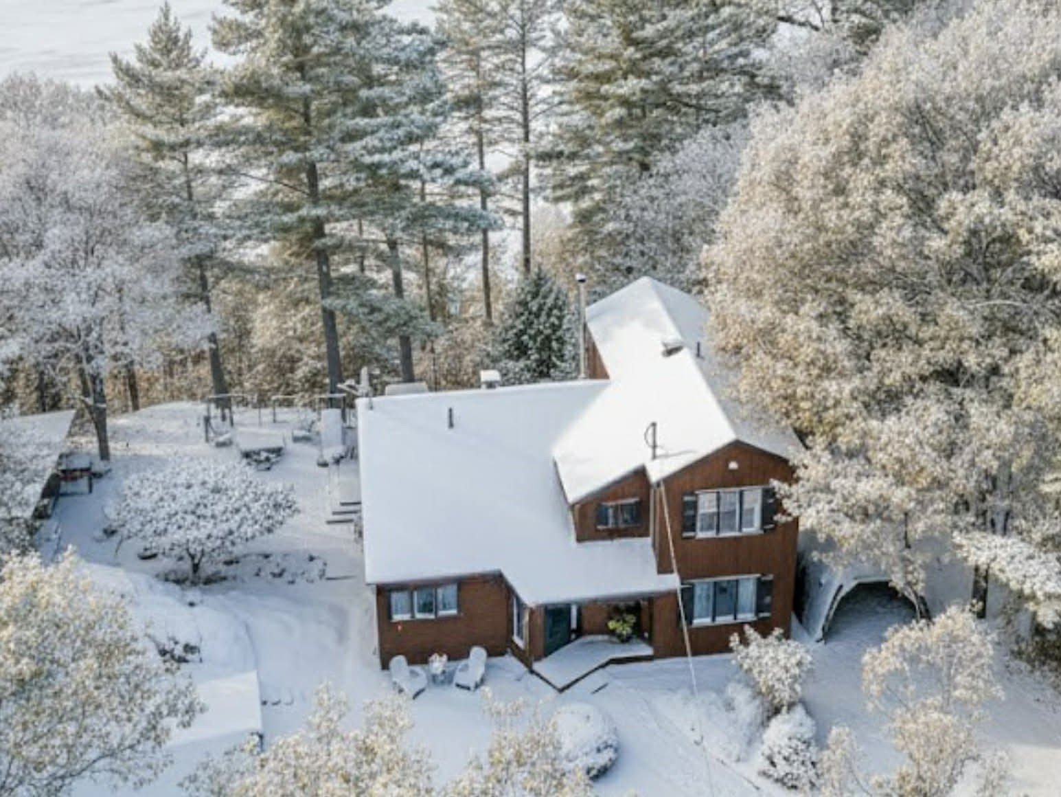 Residential in Val-des-Monts 3