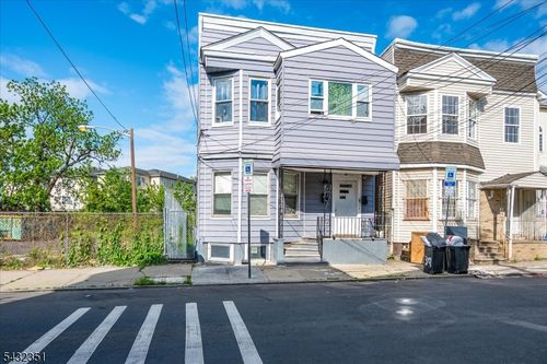 37 Blum St, Newark, NJ, 07103-2051 | Card Image