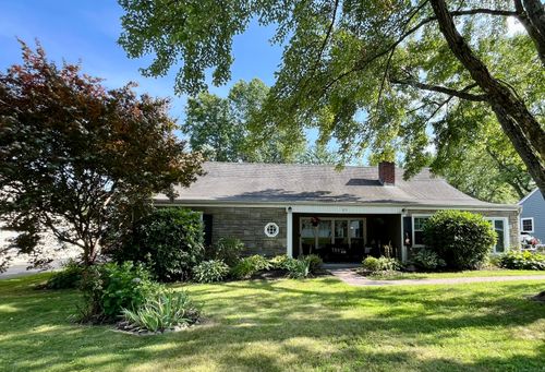 83 Haynes Rd, West Hartford, CT, 06117-2614 | Card Image