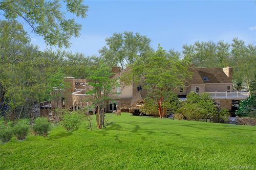 301 Oakley Ct, Mill Neck, NY, 11765-1209 | Card Image