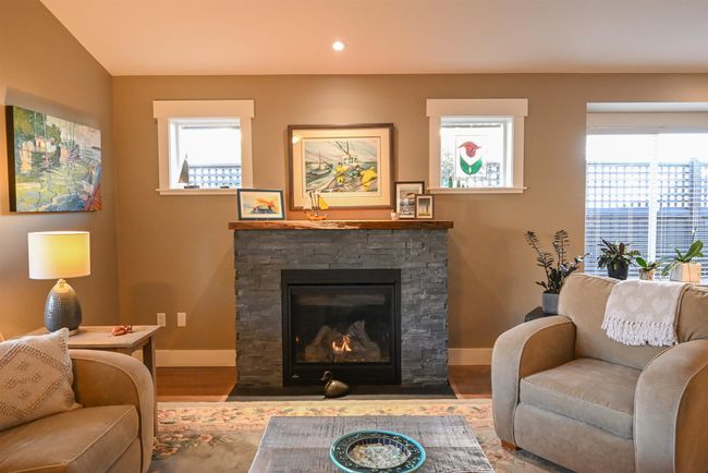6251 Oracle Rd, House other with 3 bedrooms, 2 bathrooms and null parking in Sechelt BC | Image 4