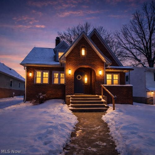 654 Moreley Ave, Akron, OH, 44320-2044 | Card Image