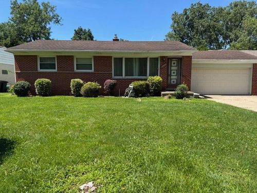 15935 Foch St, Livonia, MI, 48154-3485 | Card Image