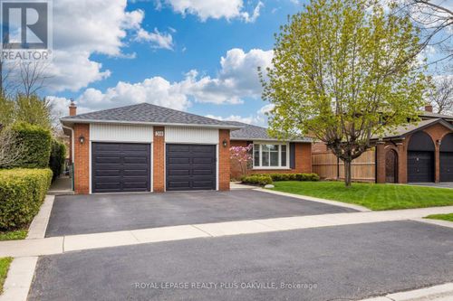 318 Mary St, Oakville, ON, L6K3P6 | Card Image