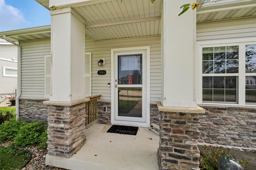 1941 S Warrior Ln, Waukee, IA, 50263-7400 | Card Image