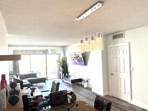 925-500 Bayview Dr, Sunny Isles Beach, FL, 33160-4749 | Card Image