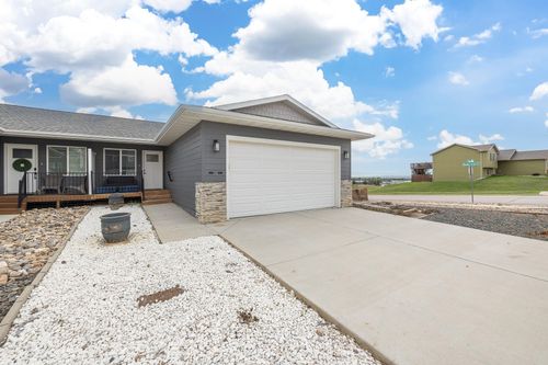 646 Copperfield Dr, Rapid City, SD, 57703-4814 | Card Image