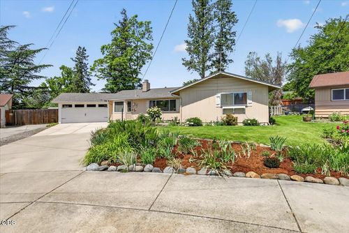 1621 Gayety Ln, Medford, OR, 97504-5367 | Card Image