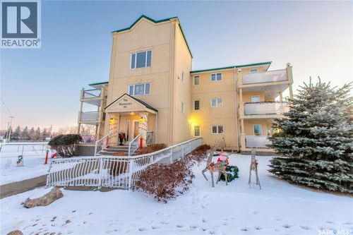 605 3rd Ave Ne, Moose Jaw, SK, S6H0L6 | Card Image