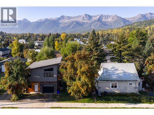 1092 9th Ave, Fernie, BC, V0B1M1 | Card Image