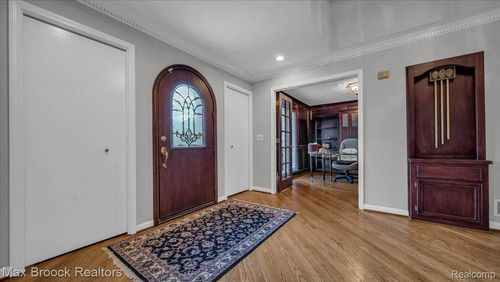404 Shellbourne Dr, Rochester Hills, MI, 48309-1160 | Card Image