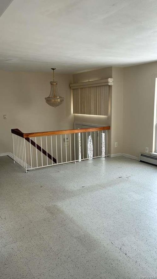 400 Newbridge Rd, East Meadow, NY, 11554-4116 | Card Image