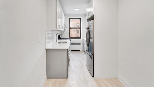 apt-2k-2 Town House Pl, Great Neck, NY, 11021-3228 | Card Image