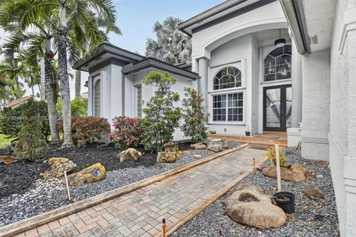 10161 N Lake Vista Cir, Davie, FL, 33328-1101 | Card Image