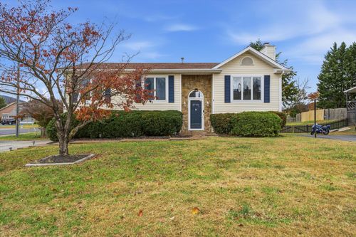 3702 Glade Hill Cir, Roanoke, VA, 24012-6454 | Card Image