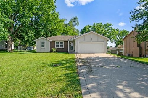 15629 Klamm St, Basehor, KS, 66007-9402 | Card Image