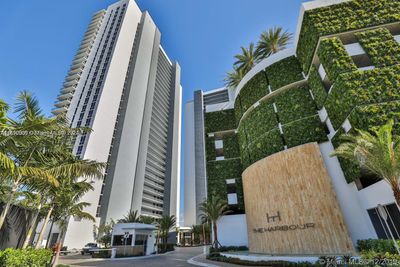 1418 - 16385 Biscayne Blvd, Condo with 2 bedrooms, 2 bathrooms and null parking in North Miami Beach FL | Image 2