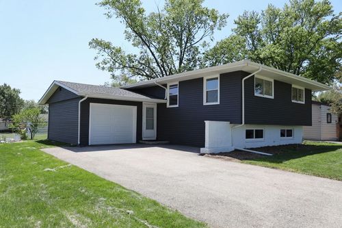 2541 75th Street, Woodridge, IL, 60517 | Card Image