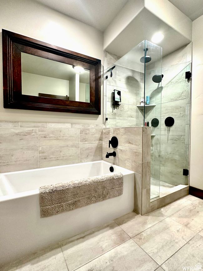 Upgraded shower with dual shower heads and oversized bathtub | Image 14