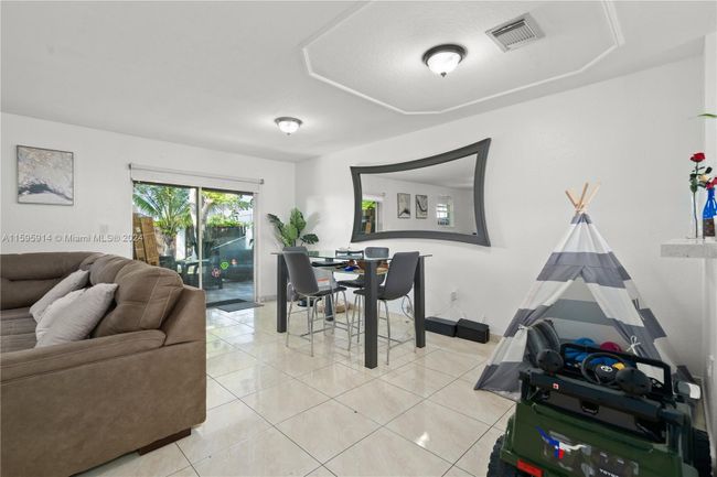 13688 Sw 264 Th Ter, House other with 4 bedrooms, 3 bathrooms and null parking in Homestead FL | Image 9