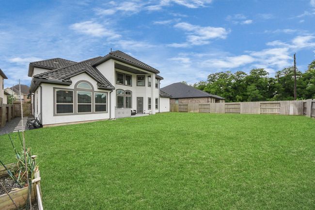 Large backyard | Image 6