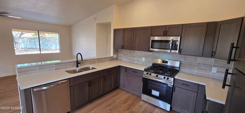 1724 W Haywood Pl, Tucson, AZ, 85746-3205 | Card Image
