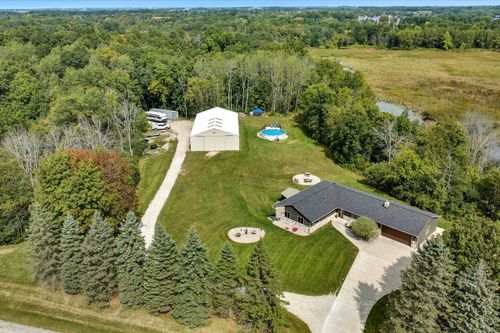 7572 Garvey Rd, Hartford, WI, 53027-9715 | Card Image