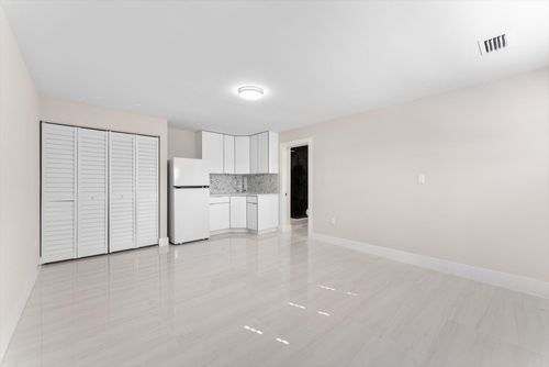 1-2329 West Dr, West Palm Beach, FL, 33409-6168 | Card Image