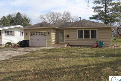 1109 S Moore Street, Blue Earth, MN, 56013 | Card Image