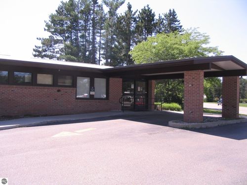 1010 W North Down River Rd, Grayling, MI, 49738-2060 | Card Image