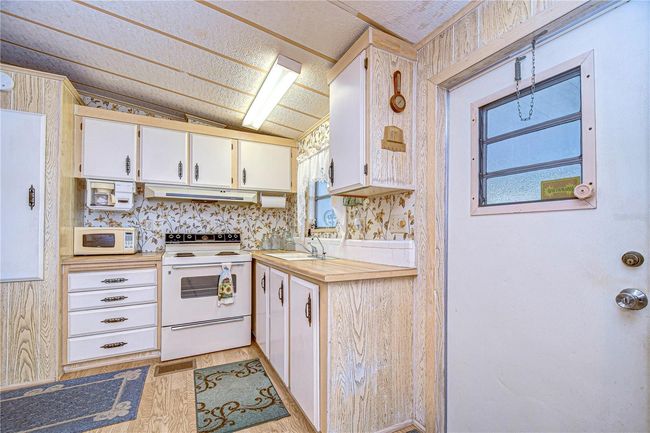 39351 Dundee Rd, House other with 2 bedrooms, 2 bathrooms and null parking in ZEPHYRHILLS FL | Image 13