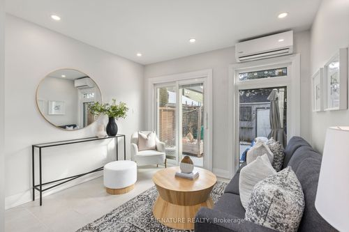 493 Jane St, York, ON, M6S4A1 | Card Image