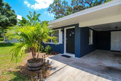 560 Bradenton Road, House other with 2 bedrooms, 1 bathrooms and null parking in Venice FL | Image 1