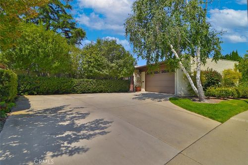 813 Woodlawn Dr, Thousand Oaks, CA, 91360-2573 | Card Image