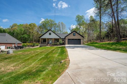 145 Creekwood Dr, Dallas, NC, 28034-7586 | Card Image