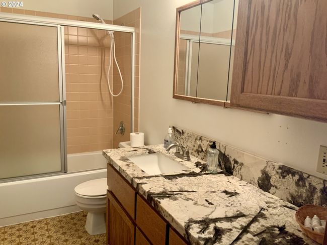 Bathroom-Main | Image 13