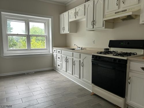 135 W Chrystal St, Dover, NJ, 07801-5309 | Card Image