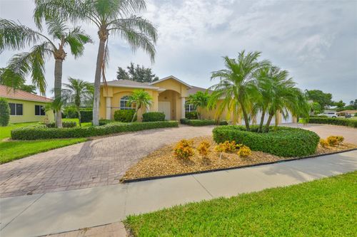 3723 Gaviota Dr, SUN CITY CENTER, FL, 33573-6715 | Card Image