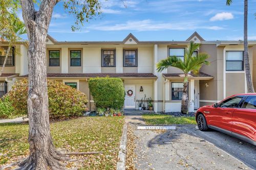 226 City View Dr, Fort Lauderdale, FL, 33311-9120 | Card Image