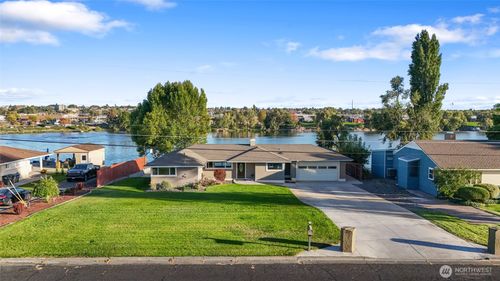 303 W Northshore Drive, Moses Lake, WA, 98837 | Card Image