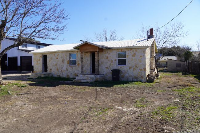 203 E Kerr St, Home with 0 bedrooms, 0 bathrooms and null parking in Rocksprings TX | Image 8