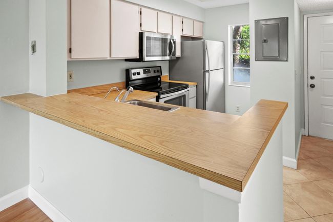 APT-101 - 2230 N Cypress Bend Dr, Condo with 2 bedrooms, 2 bathrooms and null parking in Pompano Beach FL | Image 4