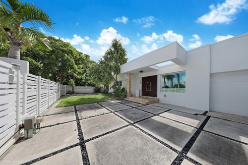 850 N Venetian Dr, Miami Beach, FL, 33139-1013 | Card Image