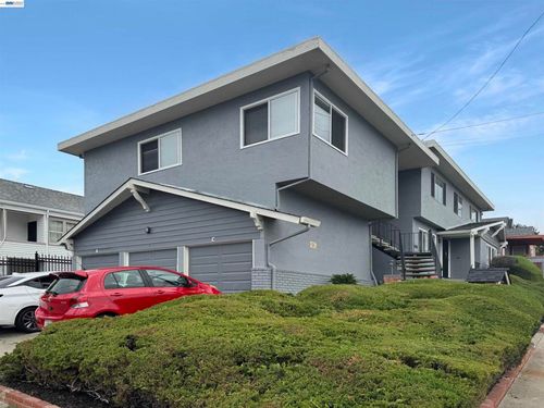 2105 48th Ave, Oakland, CA, 94601-4726 | Card Image